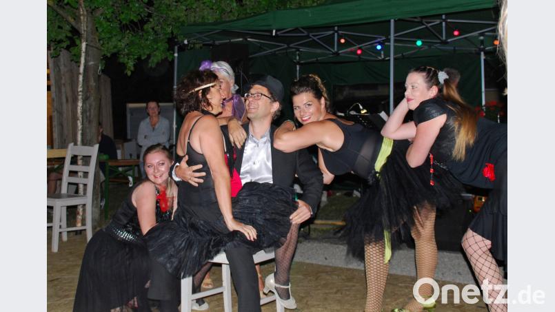 Die Dancing-Queens aus Waldsassen mit einem Schuss Erotik beim Auftritt. enz