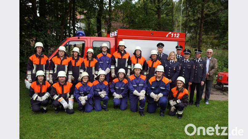 Erste Reihe kniend von links: Veronika Schlicht, Stephan Schlicht, Jasmin Heser, Thea Ferber, Lisa-Maria Schlicht, Johannes Porst, Sebastian Heser und Katharina Zaus. Zweite Reihe stehend von links: Reinhard Herrmann, Matthias Bayer, Christine Rippl, Susanne Reger, Marcel Bergemann, Andreas Popp, Korbinian Scherm, Annemarie Zaus, Wolfgang Zaus, Stephanie Greger, Alois Schindler, Florian Braunreuther, Peter Prechtl und Josef Hecht. bkr