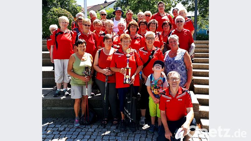 Bild: R. Kreuzer Der BVS Weiden war die stärkste Gruppe, dafür bekamen sie einen Pokal. R. Kreuzer