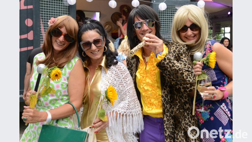 Zurück in die Siebziger und rein ins Schlagervergnügen. bey