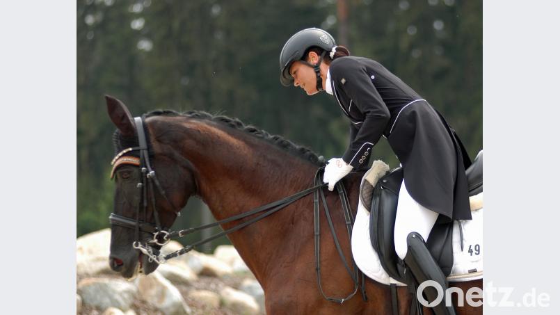 &quot;Gut gemacht&quot;: Nicole Seitz vom RC Münchsgrün freut sich über die tolle Vorstellung von &quot;Feriz&quot;. otr