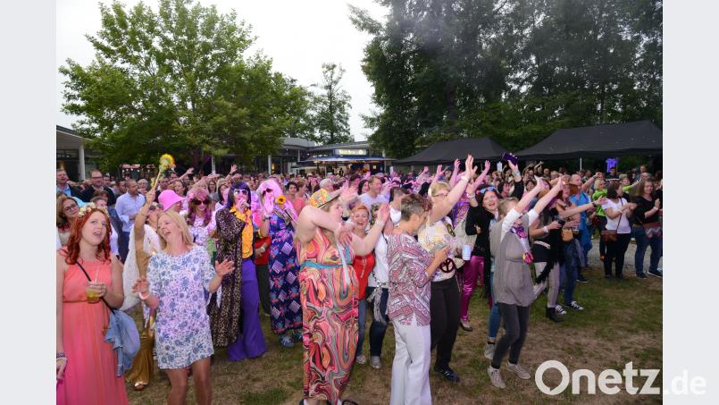 Die Hände zum Himmel. bey