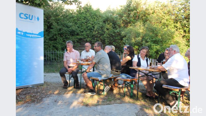 Überschaubar war das Interesse der Bürger am CSU-.Fraktionsbericht, wohl ein Tribut an das wunderschöne Sommerwetter. kro