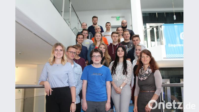 Bei einem Info-Nachmittag in Hirschau bekommen die neuen Azubis einen ersten Einblick in den Berufsalltag bei Conrad Electronic. exb