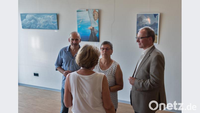 Bei der Ausstellungseröffnung ergänzen sich Ausstellungsleiter Johannes Janner (links) und der wissenschaftliche Leiter der KTB, Dr. . Frank Holzförster (rechts), mit künstlerischer sowie wissenschaftlicher Expertise. dtr