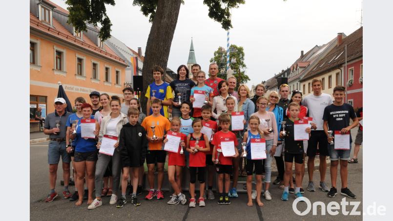 Nach dem letzten Lauf des OVL-Cup 2018 in Pleystein versammelten sich die Sieger der Endwertung zum Gruppenfoto. bey
