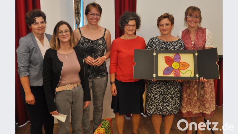 Das Kinderkirchenteam schickt die besten Wünsche für Christine Hecht (rechts) mit. dob