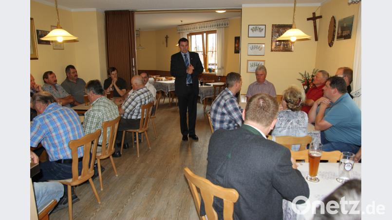 Thomas Ebeling beim politischen Frühschoppen im Gasthaus Lippert in Hohentreswitz. ral