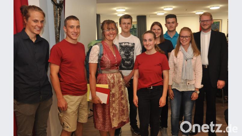 Die Jugendvertreter aus der Seelsorgeeinheit Vohenstrauß - Böhmischbruck verabschieden sich von Gemeindereferentin Christine Hecht (Dritte von links). Mit ihr durften sie viel erleben. dob