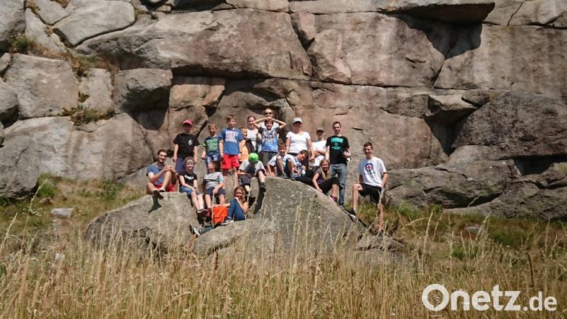 Ob beim Wandern oder Schwimmen im Gaisweiher: Der Wasserwachtnachwuchs hatte bei Zeltlager der Kreiswasserwachtjugend viel Spaß. myd
