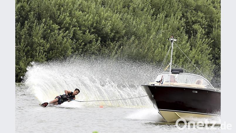 Wie der Vater, so der Sohn: Der für den WSC Haidweiher startende Tim Wild, Sohn des mehrmaligen Europa- und Weltmeisters Steffen Wild, gewann bei den deutschen Wasserski-Meisterschaften Gold im Slalom (Bild), Trickski, Springen und in der Kombination. Hubert Ziegler