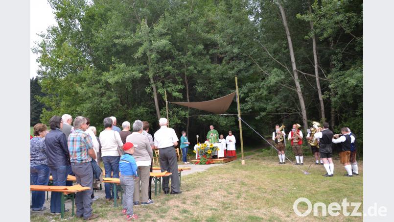 Gut angenommen wurde die Freiluftmesse am Badeweiher in Etzgersrieth, welche die Landjugend bestens organisiert hat. gi