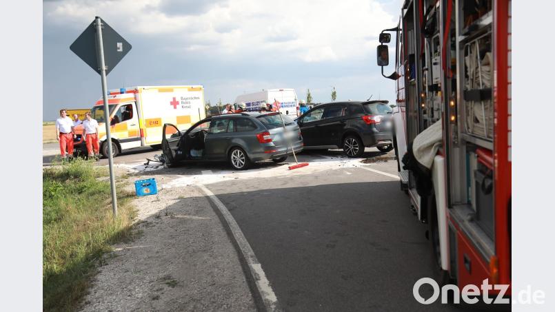 Unfall auf der B8 im Kreis Neumarkt jma