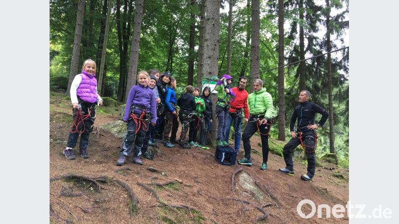 Im Ferienprogramm 2017 war unter anderem der Hochseilgarten gefragt. Auch heuer hat sich die Gemeinde Kulmain für die Ferien wieder ein buntes Programm einfallen lassen. Klettern steht dabei auch wieder zur Auswahl. ak