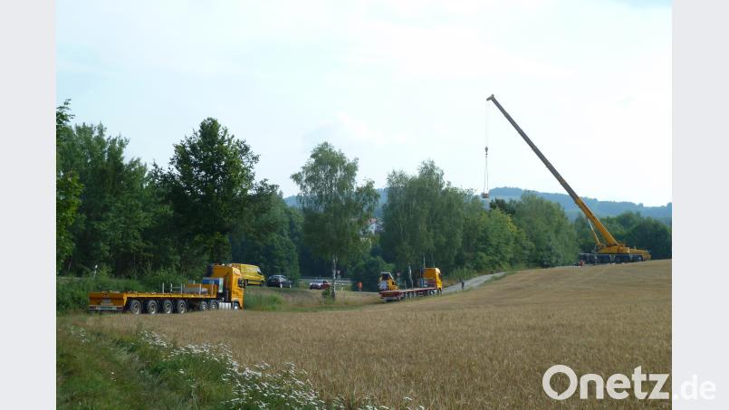 Der Funkturm wurde im Getreidefeld der Gemarkung Rottendorf, gegenüber der Ortschaft Teunz, aufgestellt. Portner