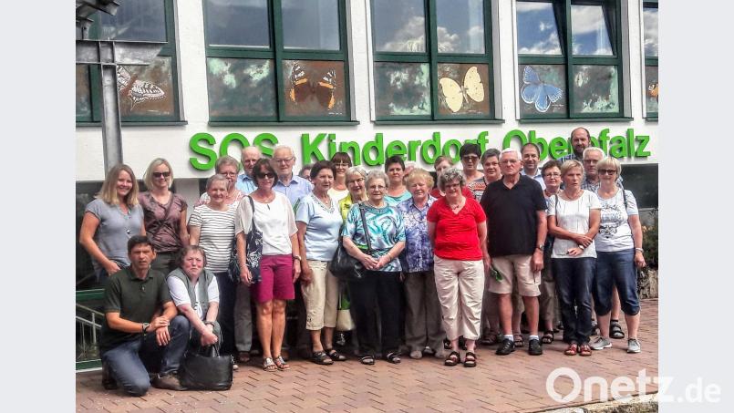 Die Besuchergruppe aus der Pfarrei Ehenfeld verbrachte einen informativen Nachmittag im SOS-Kinderdorf in Immenreuth. fdl
