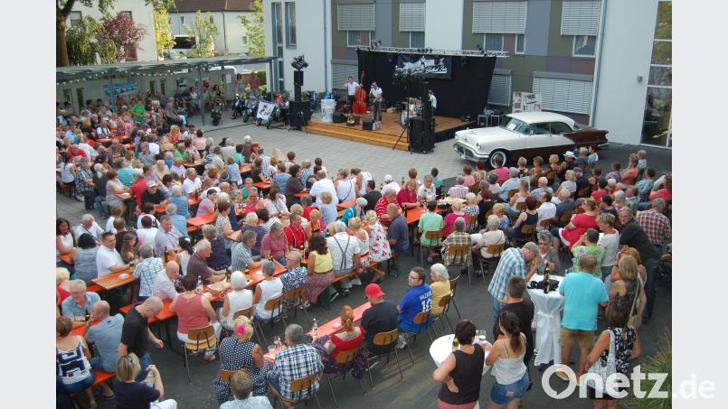 Großen Zuspruch fand die Serenade mit dem &quot;Scotty Bullock Trio&quot;. Schmola, Werner