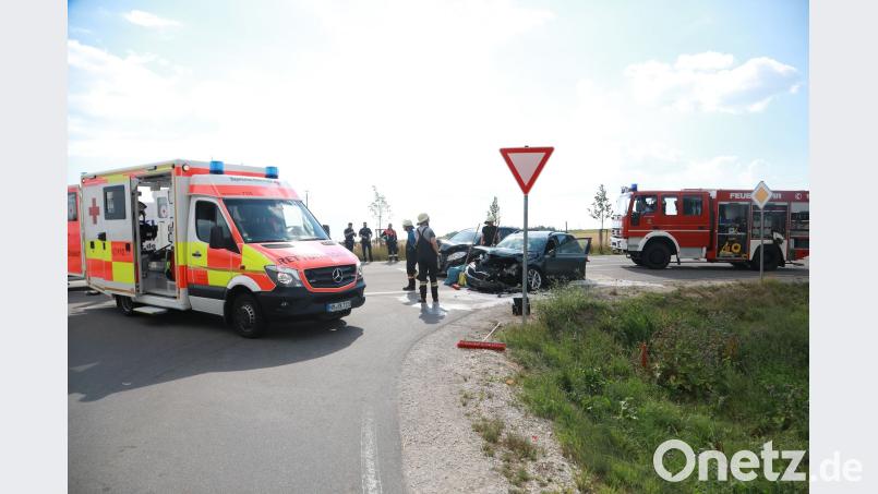 Unfall auf der B8 im Kreis Neumarkt jma
