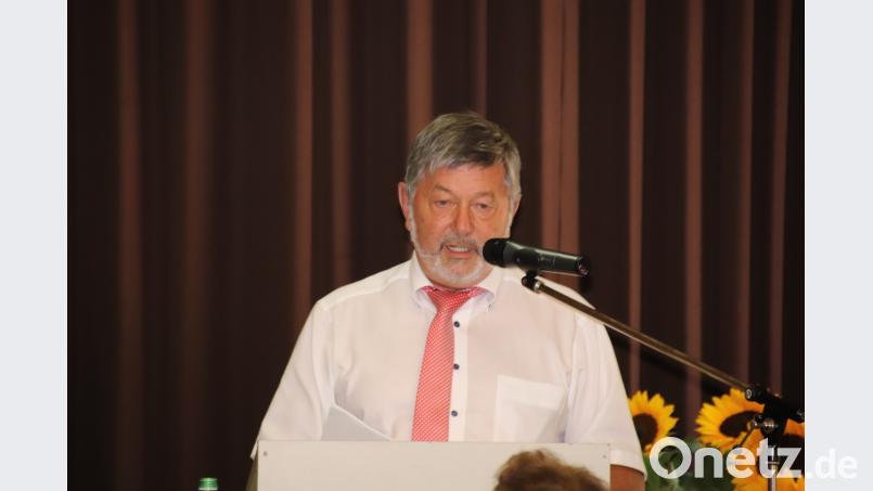 Schulamtsdirektor Georg Kick verabschiedete Helmut Schuster in die Freistellungsphase der Altersteilzeit. Thomas Dobler