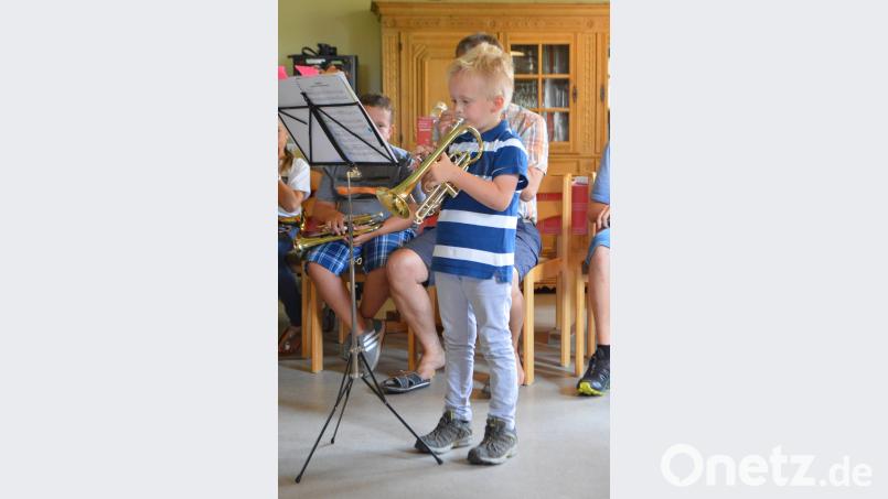 : Mit einer Fülle an Volks- und Kinderliedern begeisterten die jugnen Trompeter, wie hier Stefan Kirschner. myd