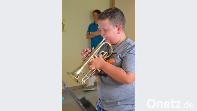 Mit einer Fülle an Volks- und Kinderliedern begeisterten die jugnen Trompeter, wie hier Paul Schnabel myd