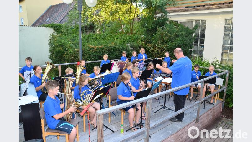 Junge Musikanten aus dem gesamten Altlandkreis vereinen sich bei den "Nachwuchsbläsern" des Musikvereins unter Leitung von Hermann Mack. fjo