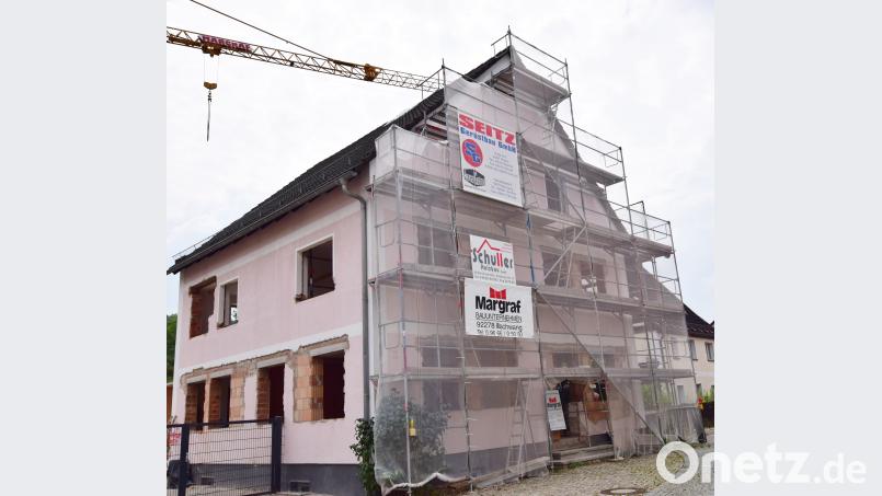 Der größte Brocken bei den Ausgaben im Vermögenshaushalt ist der Um- und Anbau des ehemaligen Wohn- und Geschäftshauses Pollety zum neuen Rathaus. Die Maßnahme befindet sich zur Zeit in vollem Gange. no