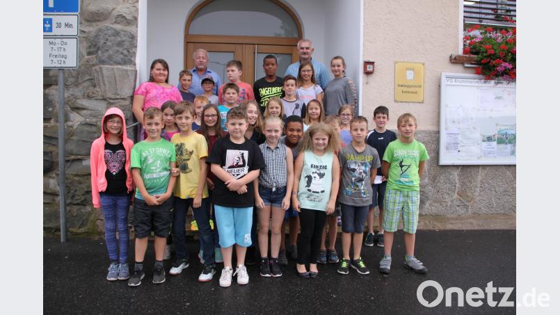 Die vierte Klasse zu Besuch im Krummennaaber Rathaus. den