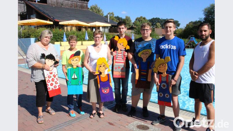 Die Schüler der Klassen M10 haben fürs Freibad schöne Figuren gebastelt. Michaela Lowak