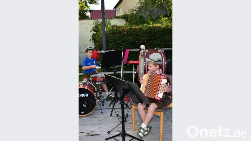 Basti und Tobias Völkl aus Waldkirch spielen nicht nur gut, sondern unterhielten auch mit allerlei Spaß. fjo