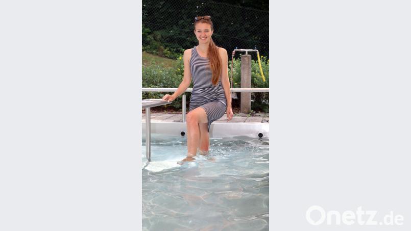 Oksana (21) aus der Ukraine gefällt's im Kneippbecken. Gerhard Götz