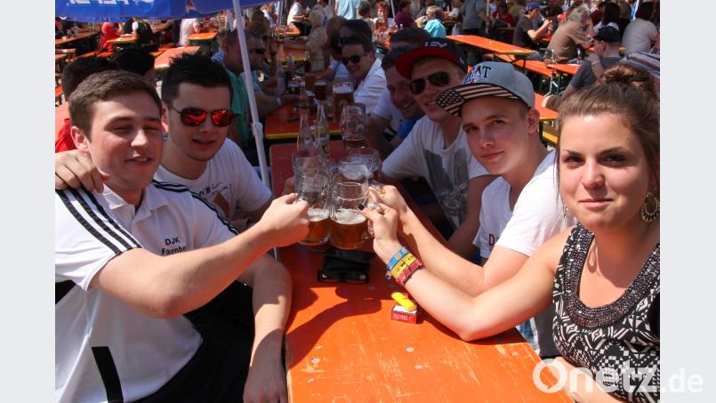 Frischer Zoigl darf beim Bürgerfest in Falkenberg freilich nicht fehlen. Die Bürgerfestorganisatoren und Vereine hoffen auf sommerliches Wetter und viele Besucher am Wochenende. wro