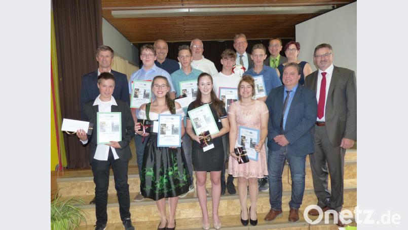 Abschied von der Mittelschule: Über 90 Prozent der Absolventen haben den qualifizierenden Mittelschulabschluss in der Tasche, insgesamt mit einem Rekord-Notendurchschnitt von 2,19. Acht Schüler hatten einen Notendurchschnitt zwischen 1,3 und 1,6. mab