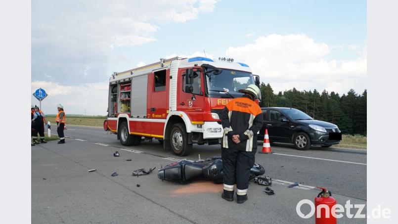 Am Donnerstagabend gegen 18.25 Uhr überholt ein Motorradfahrer zwischen Haselmühl und Köfering einen Traktor. Es kam zum Unfall. Markus Raum