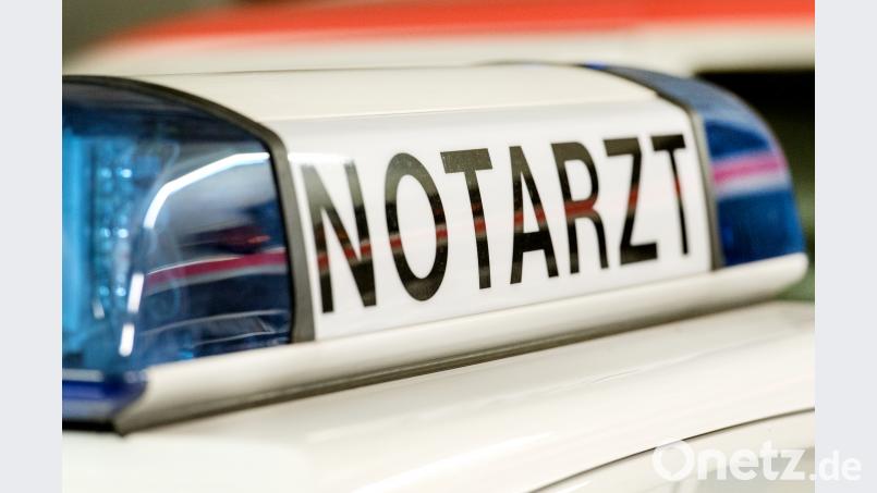 Zwei Personen musste wegen einer Rauchvergiftung ambulant behandelt werden. dpa