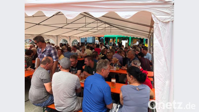Als goldrichtige Investition bewies sich das neue Festzelt, das sich der Fischereiverein für sein alljährliches Fischerfest zugelegt hatte. Nur auf das Sautrogrennen-Spektakel mussten die Festgäste heuer verzichten. Im Teich ist zu wenig Wasser bgm