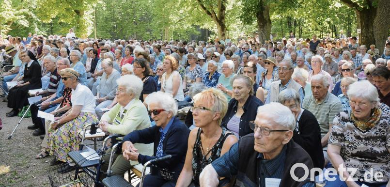 Unzählige Senioren – unter anderem eine Wallfahrtsgruppe aus Straubing – waren am Donnerstag auf den Annaberg gekommen, um mit Weihbischof Reinhard Pappenberger Gottesdienst zu feiern. Stephan Huber