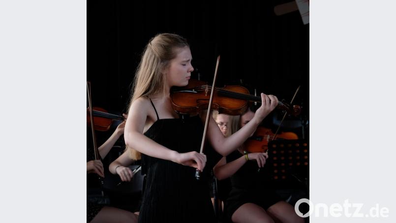 Carolin Sax spielte mehrmals virtuos die Solovioline. Bild: twi