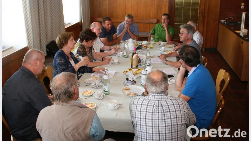 MdL Annette Karl (Zweite von links) sicherte in Schönficht den Teichwirten ihre volle Unterstützung zu. wro