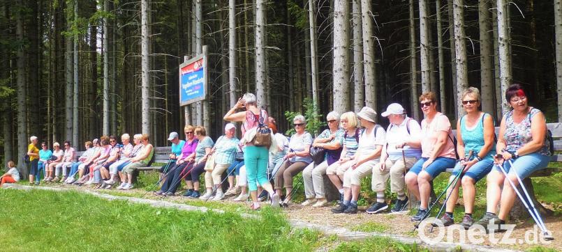 Wer fleißig auf dem Vogelbeer-Panoramaweg wandert, darf auch mal eine Pause einlegen. Die Wanderung war ein Programmpunkt bei der Erholungsfahrt des Katholischen Frauenbundes in die Steierische Toskana. rgr