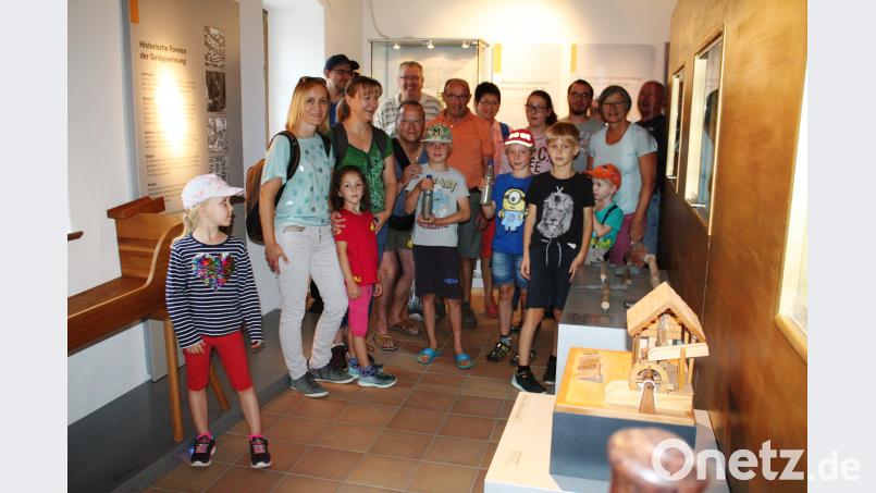 Der Forellenbach in der Langau präsentiert sich als eine herrliche Erlebniswelt für Goldwäscher aller Altersstufen. lg