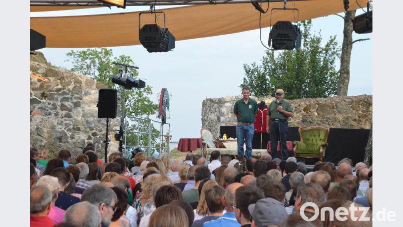 Landestheater Oberpfalz gastiert mit &quot;Ernst sein ist alles&quot; auf der Burgruine Waldeck. Wolfgang Benkhardt