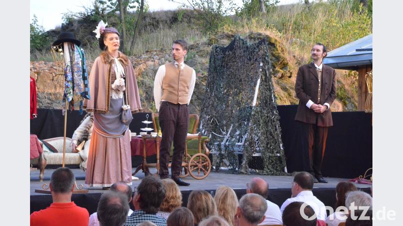 Landestheater Oberpfalz gastiert mit &quot;Ernst sein ist alles&quot; auf der Burgruine Waldeck. Wolfgang Benkhardt