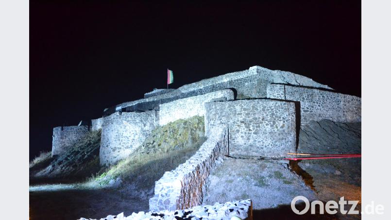 Landestheater Oberpfalz gastiert mit &quot;Ernst sein ist alles&quot; auf der Burgruine Waldeck. Wolfgang Benkhardt