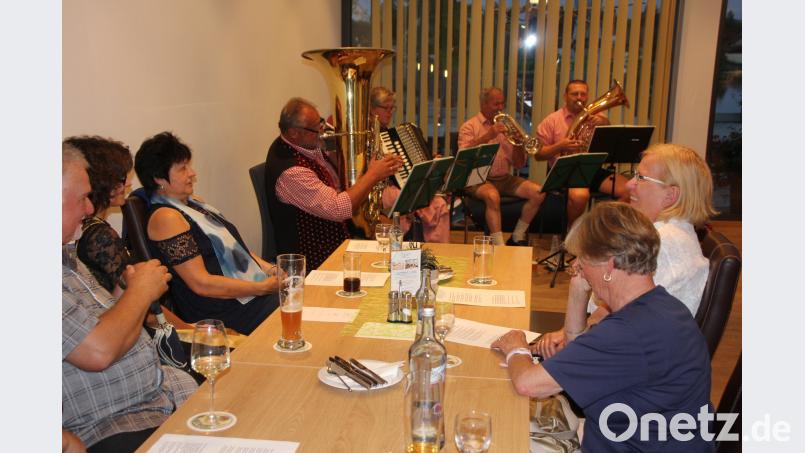 Die "Heusterz-Musikanten" spielten beim Heimatabend auf. kro