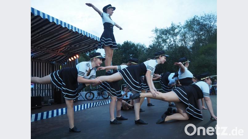 Die Showtanzgruppe „Magic Wings“ begeistert mit ihrer Akrobatik krb