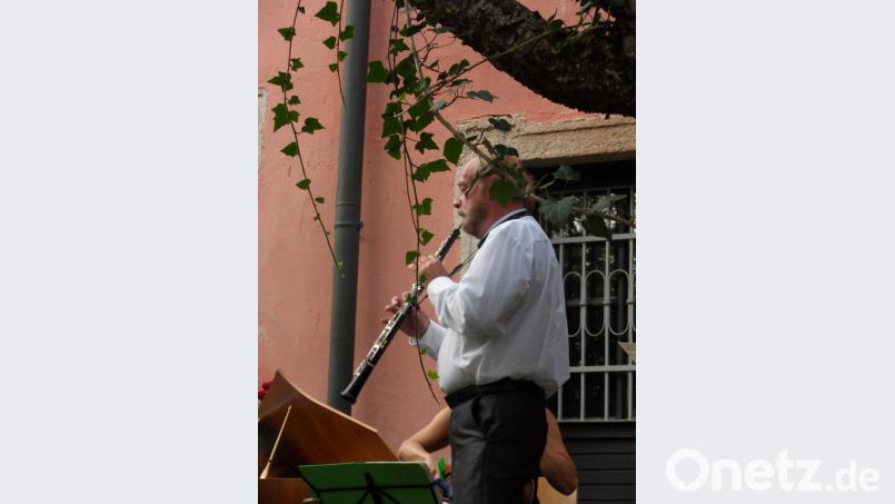 Ein Lorbeerkranz (?) für den Solisten hbl