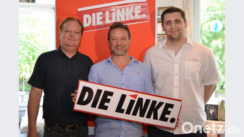 Sie wollen für ihre politischen Ideen begeistern und am Ende auch gewählt werden: die Landtagskandidaten Christian Weidner und Ali Daniel Zant mit Bezirkstagskandidat Sebastian Paul (von links). hcz