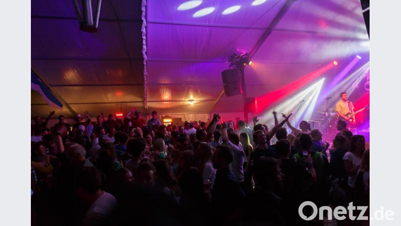 Die Band "d'Urwaidler" sorgte beim Handballfest für Stimmung. exb