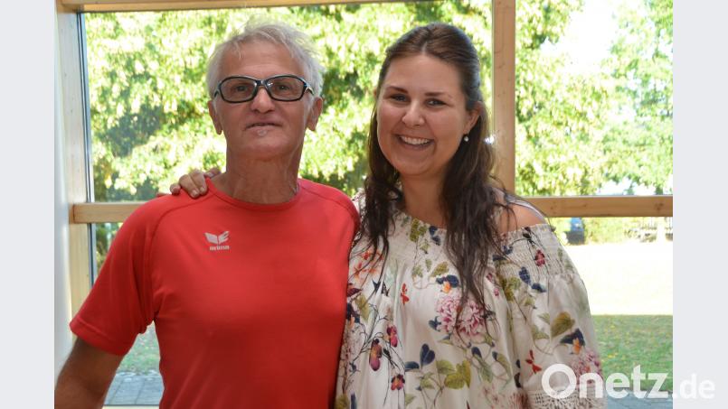 Die Lehrkräfte Gerhard Binder und Kathrin Frey sagen Servus. Ihr sonniges Gemüt bereicherte den Unterricht vieler Schüler. dob